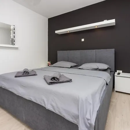 Luna Apartament *