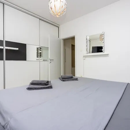Luna Apartment