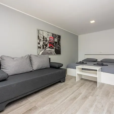 Luna Apartment *